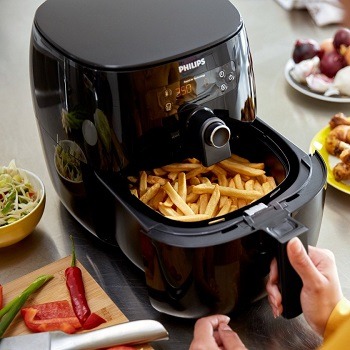 Cleaning of an air fryer oven